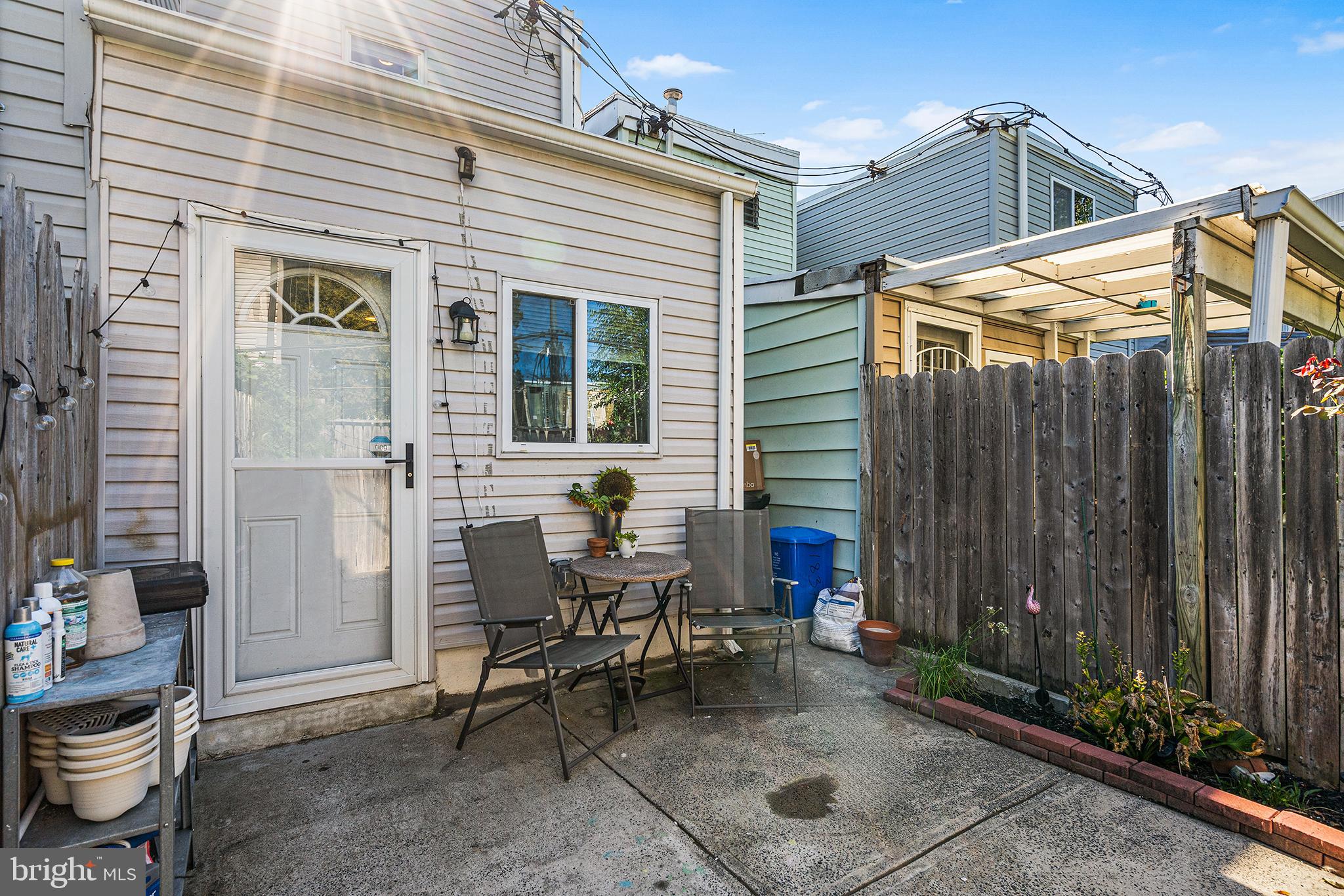 1837 E ALBERT STREET