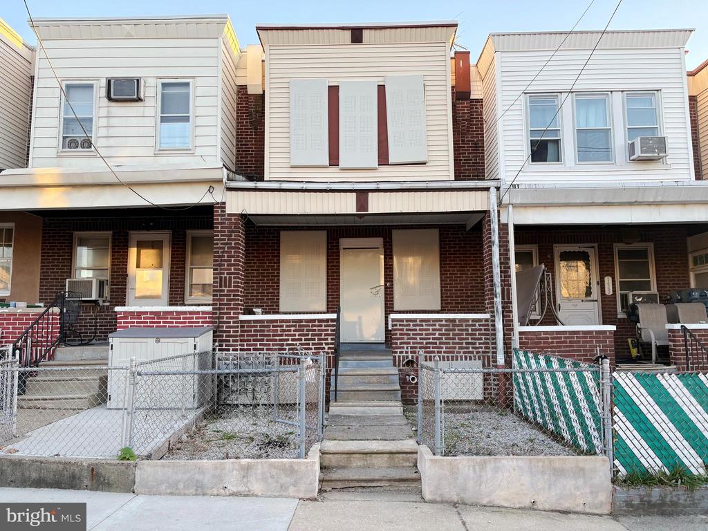 136 W CLARKSON AVENUE