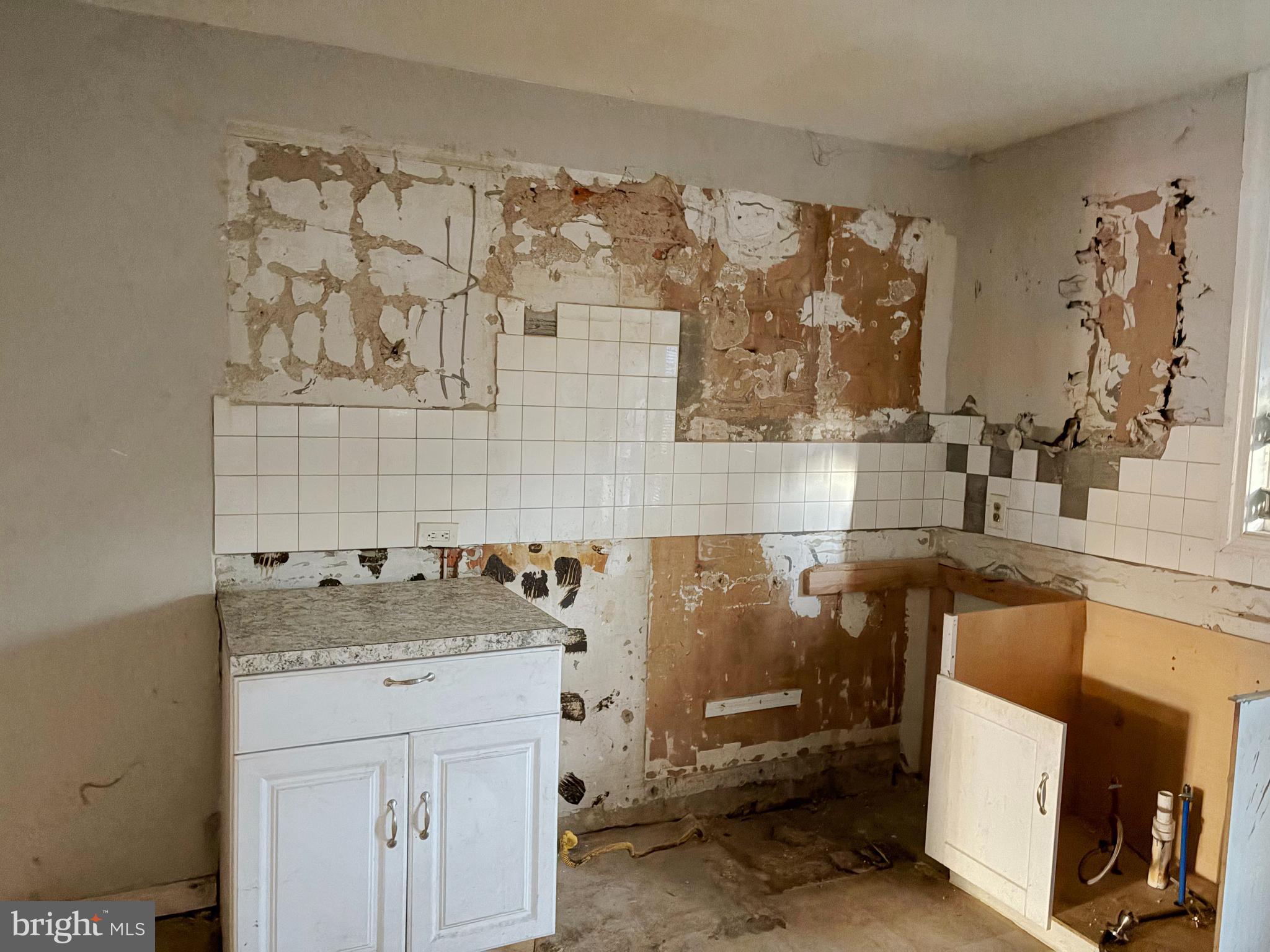 136 W CLARKSON AVENUE