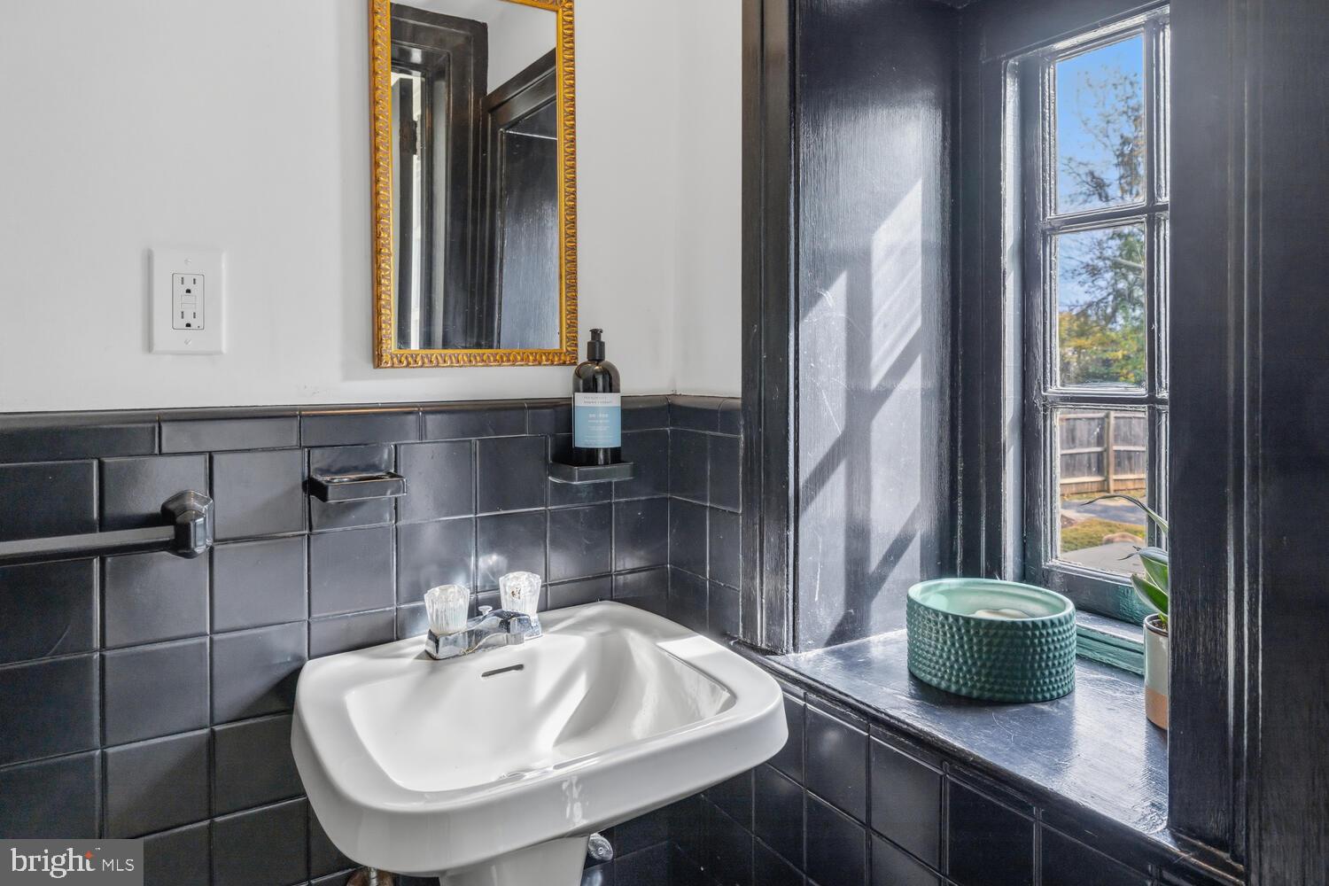 1012 W CLIVEDEN STREET