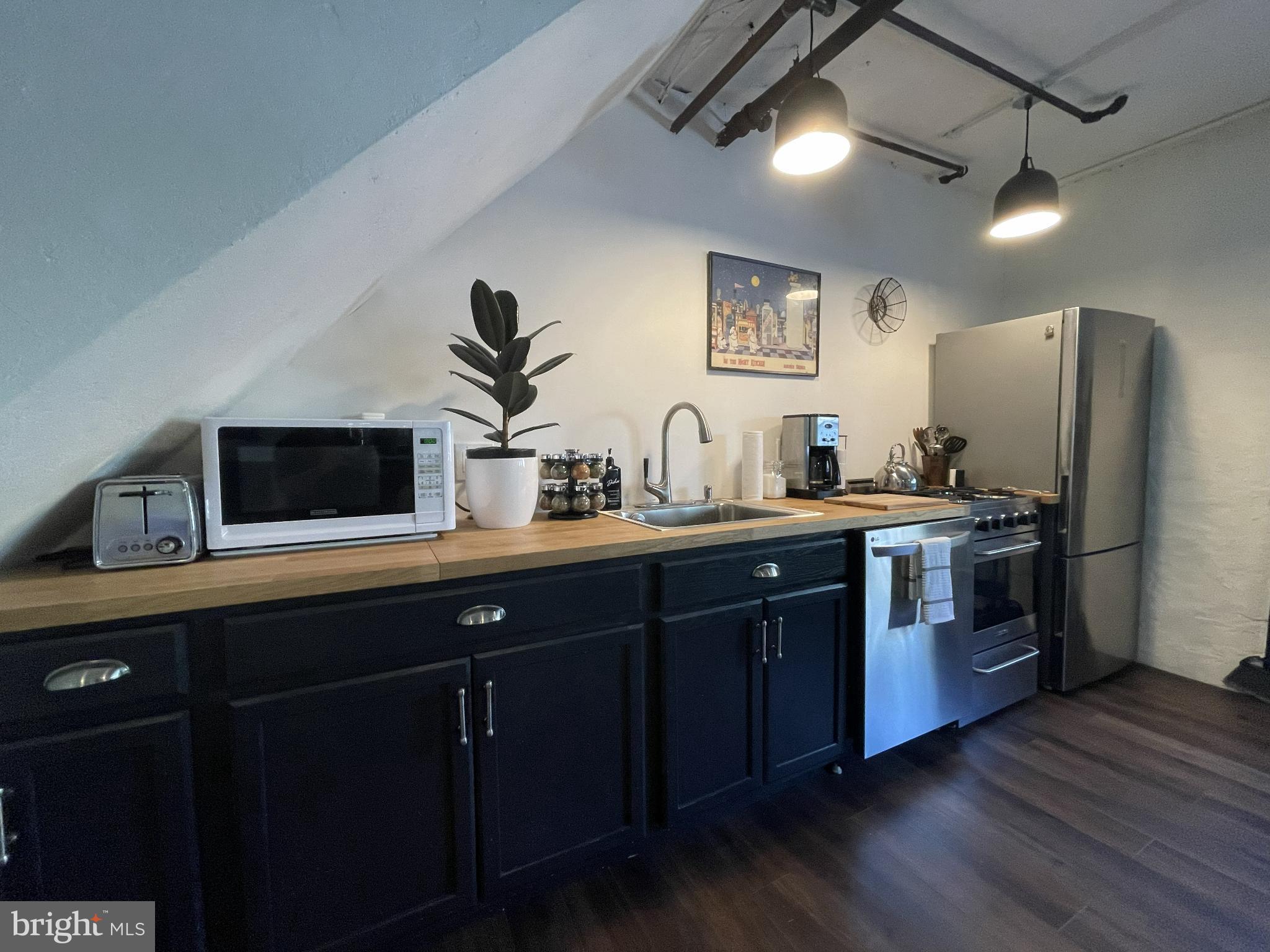 1012 W CLIVEDEN STREET