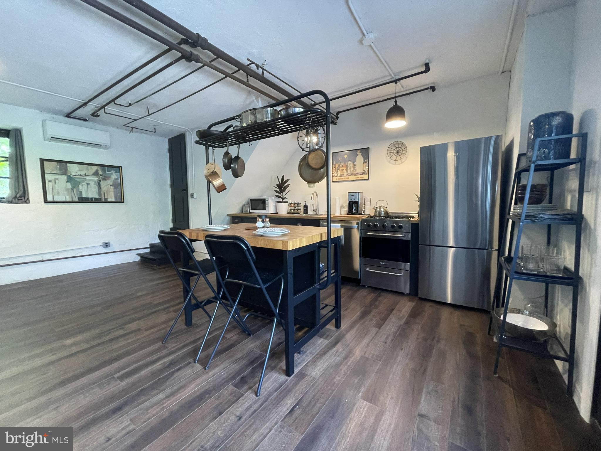 1012 W CLIVEDEN STREET