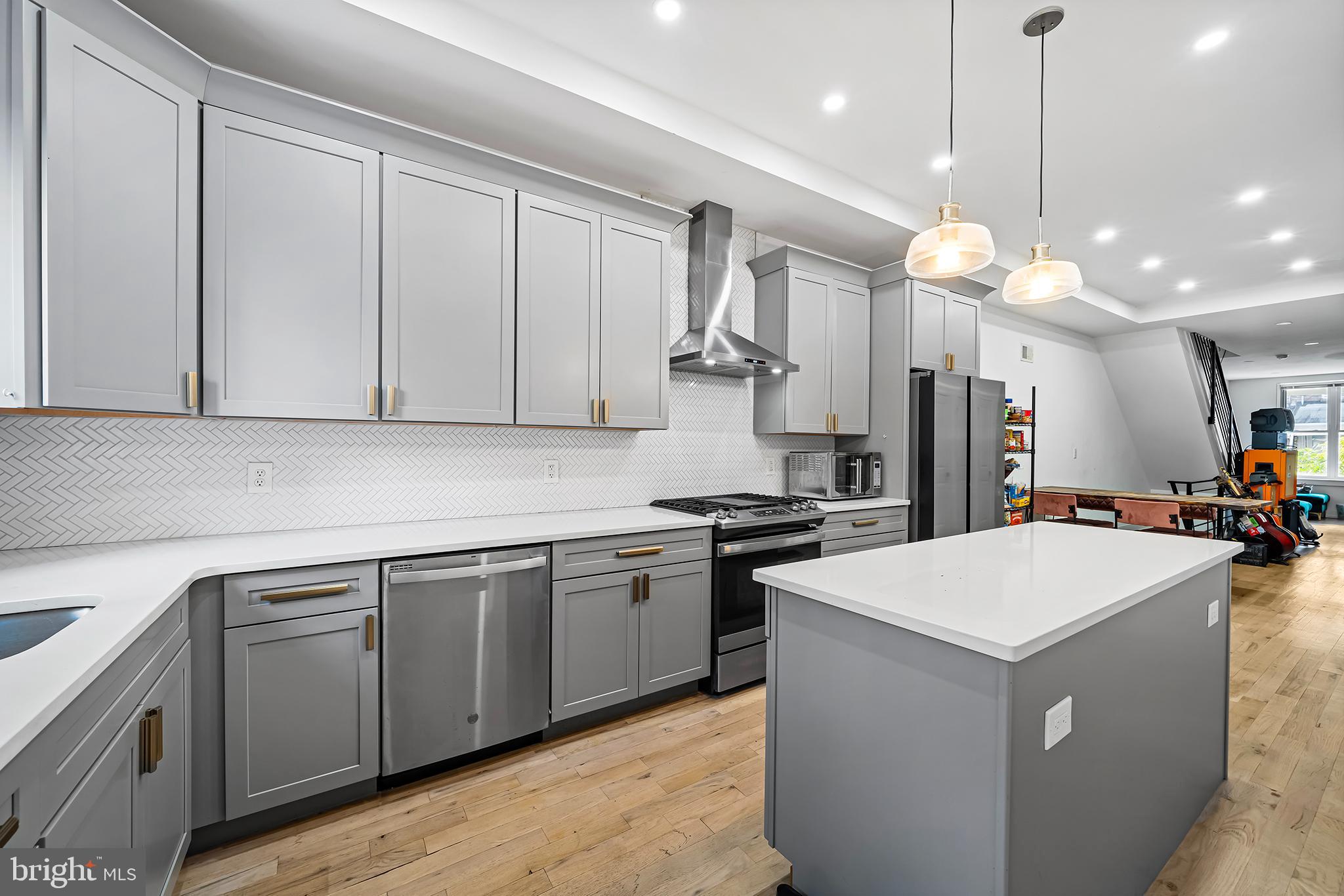 3215 W NORRIS STREET