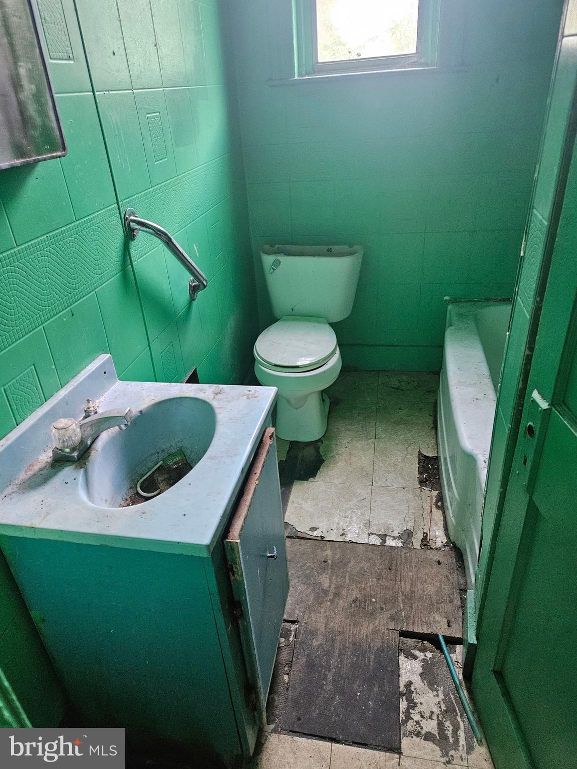 2235 W ONTARIO STREET