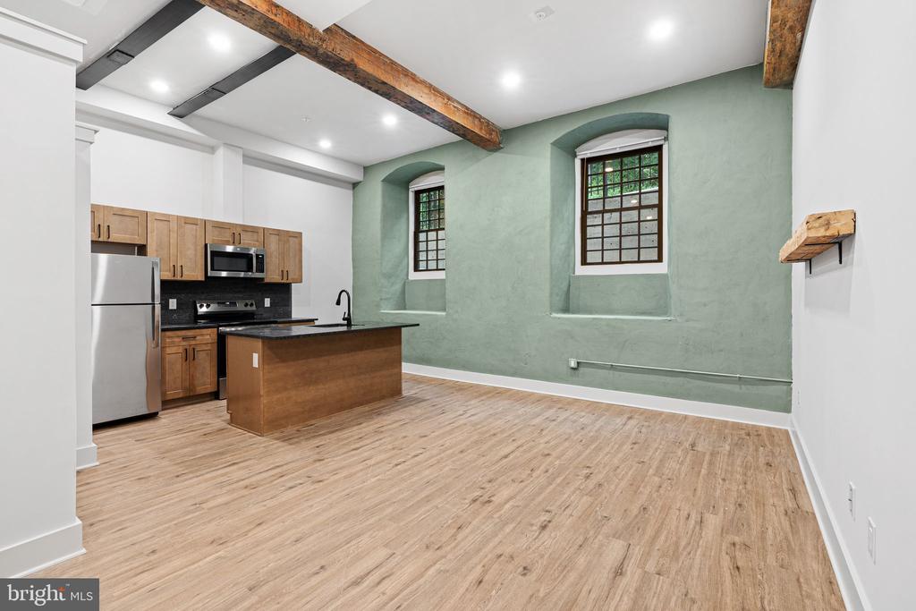 201 LEVERINGTON AVENUE 101