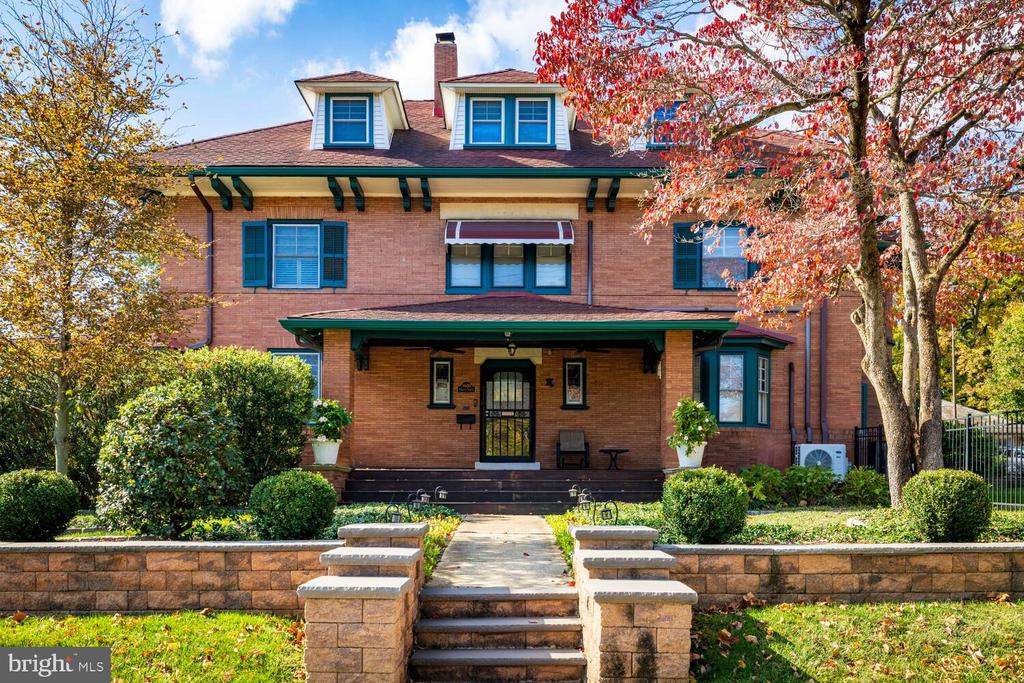 3001 W QUEEN LANE