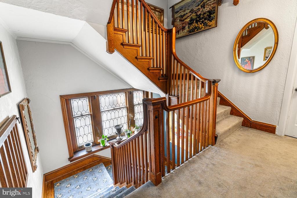 3001 W QUEEN LANE