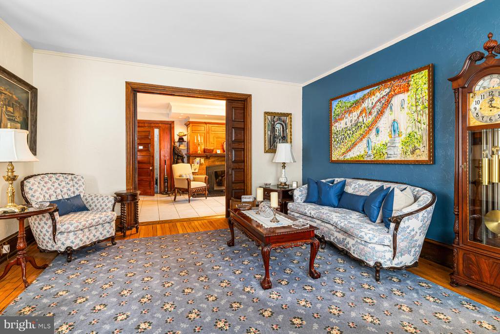 3001 W QUEEN LANE