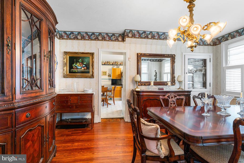 3001 W QUEEN LANE