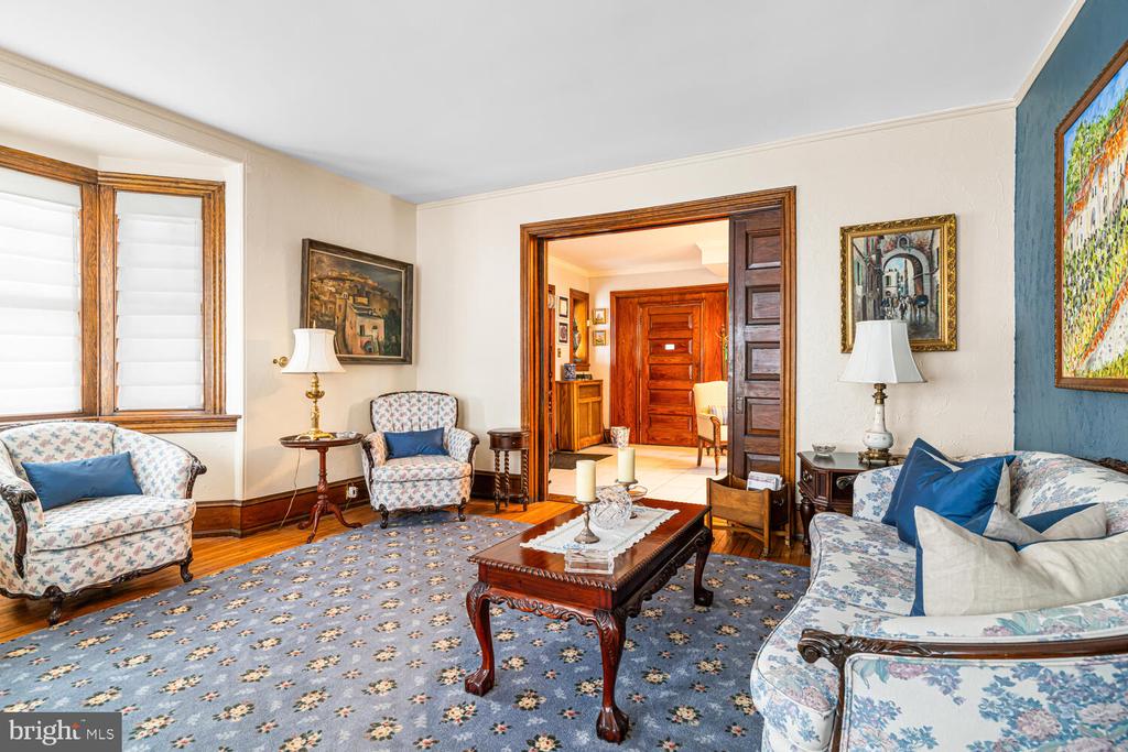 3001 W QUEEN LANE