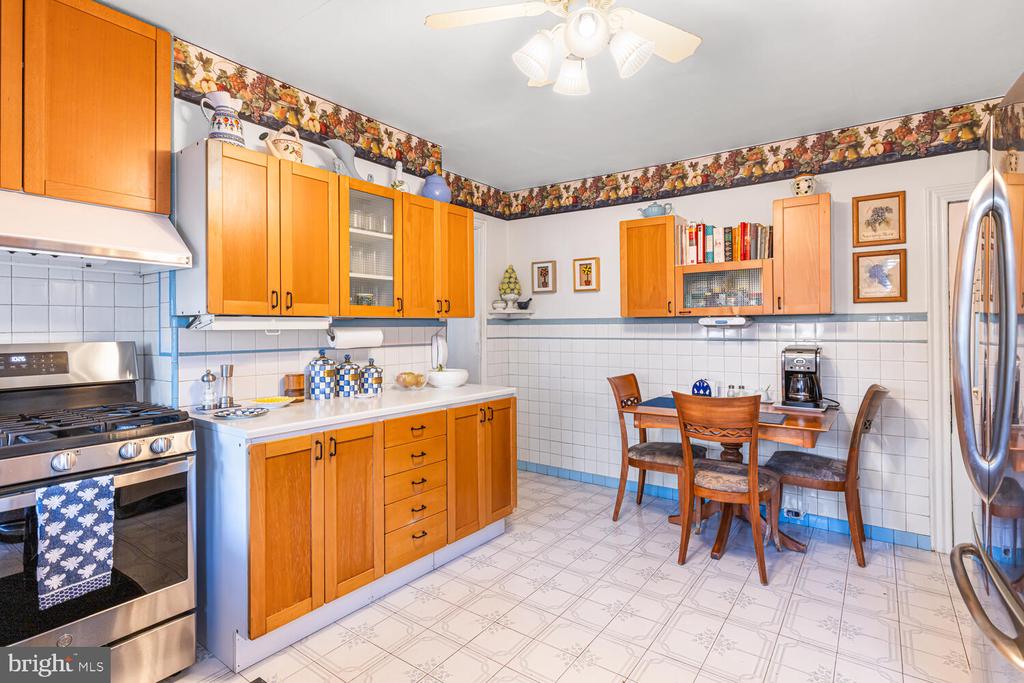 3001 W QUEEN LANE
