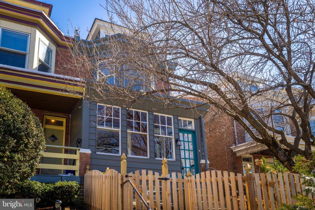 329 LYCEUM AVENUE