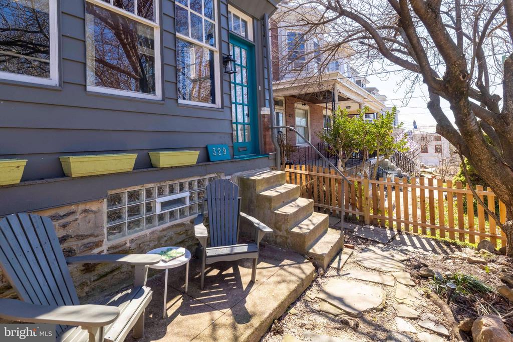 329 LYCEUM AVENUE