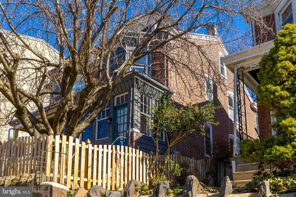 329 LYCEUM AVENUE