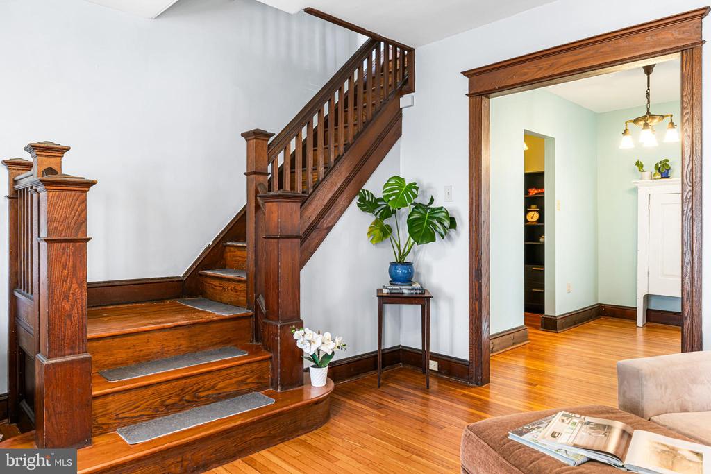 329 LYCEUM AVENUE