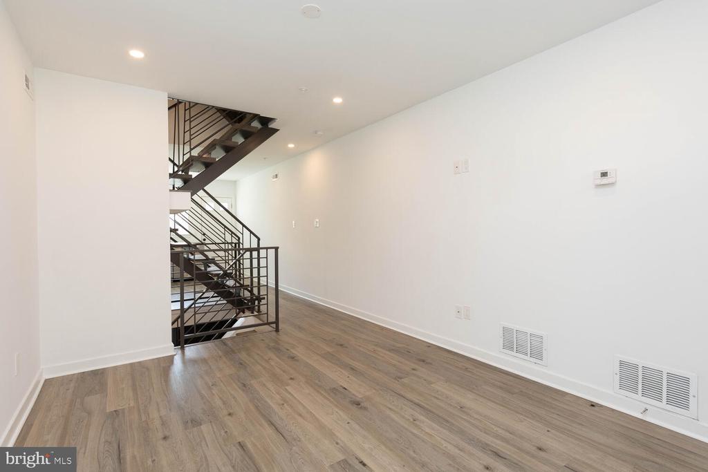 2213 N PHILIP STREET