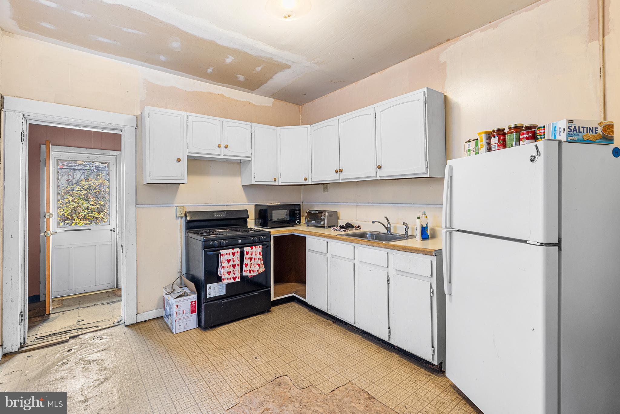 2017 E PACIFIC STREET