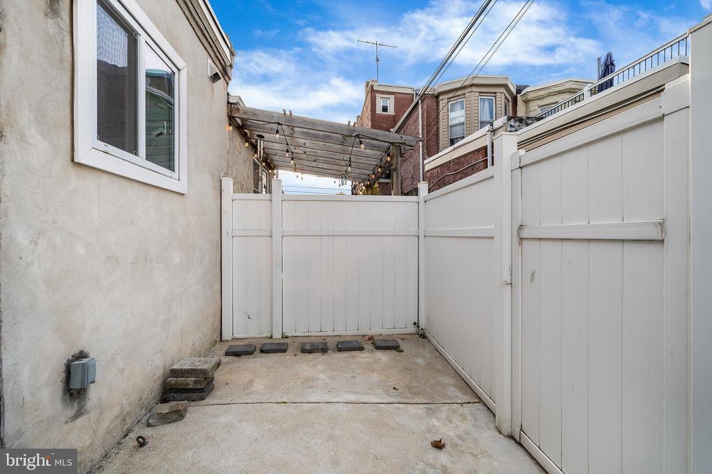 2454 AMBER STREET