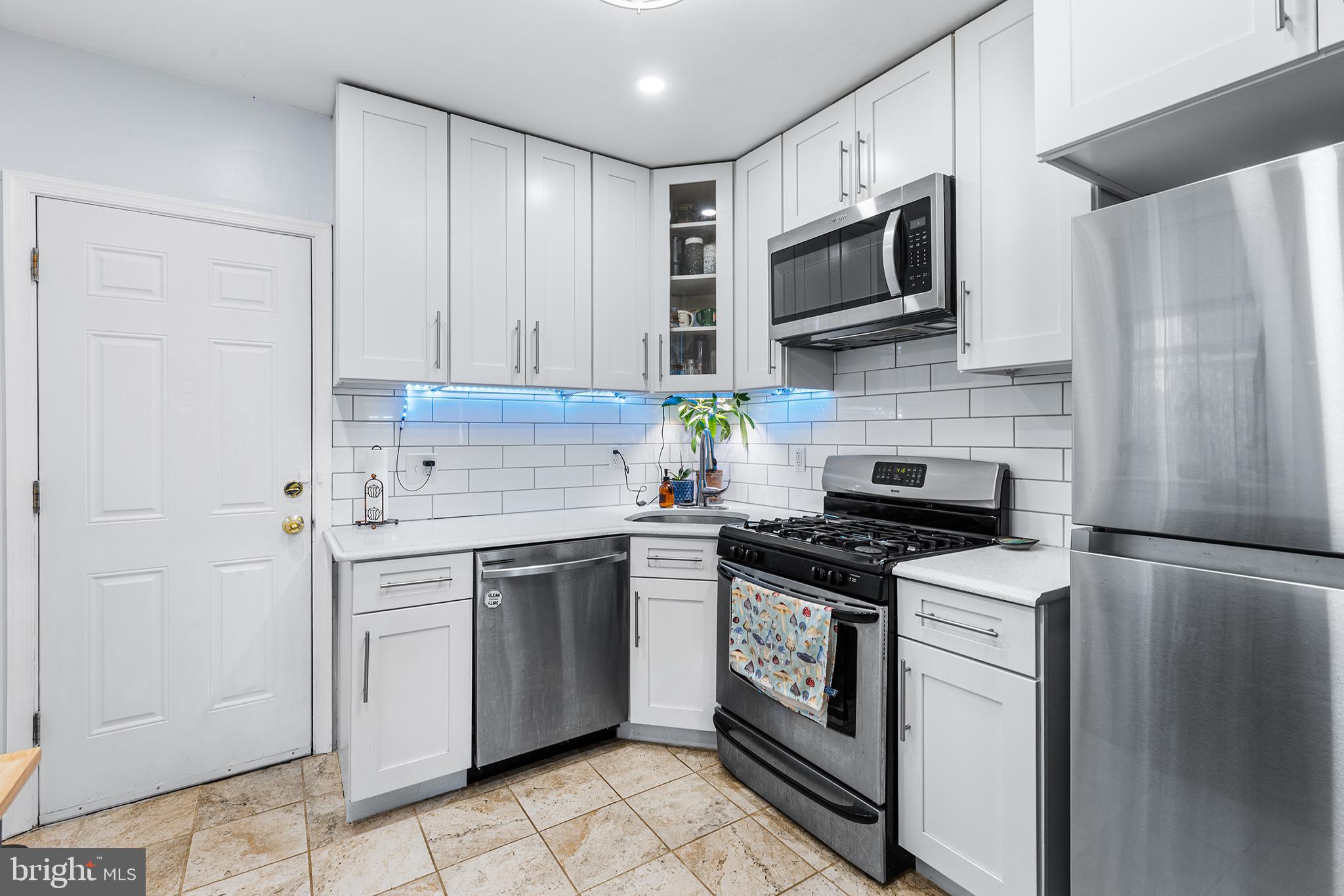 2718 W JEFFERSON STREET