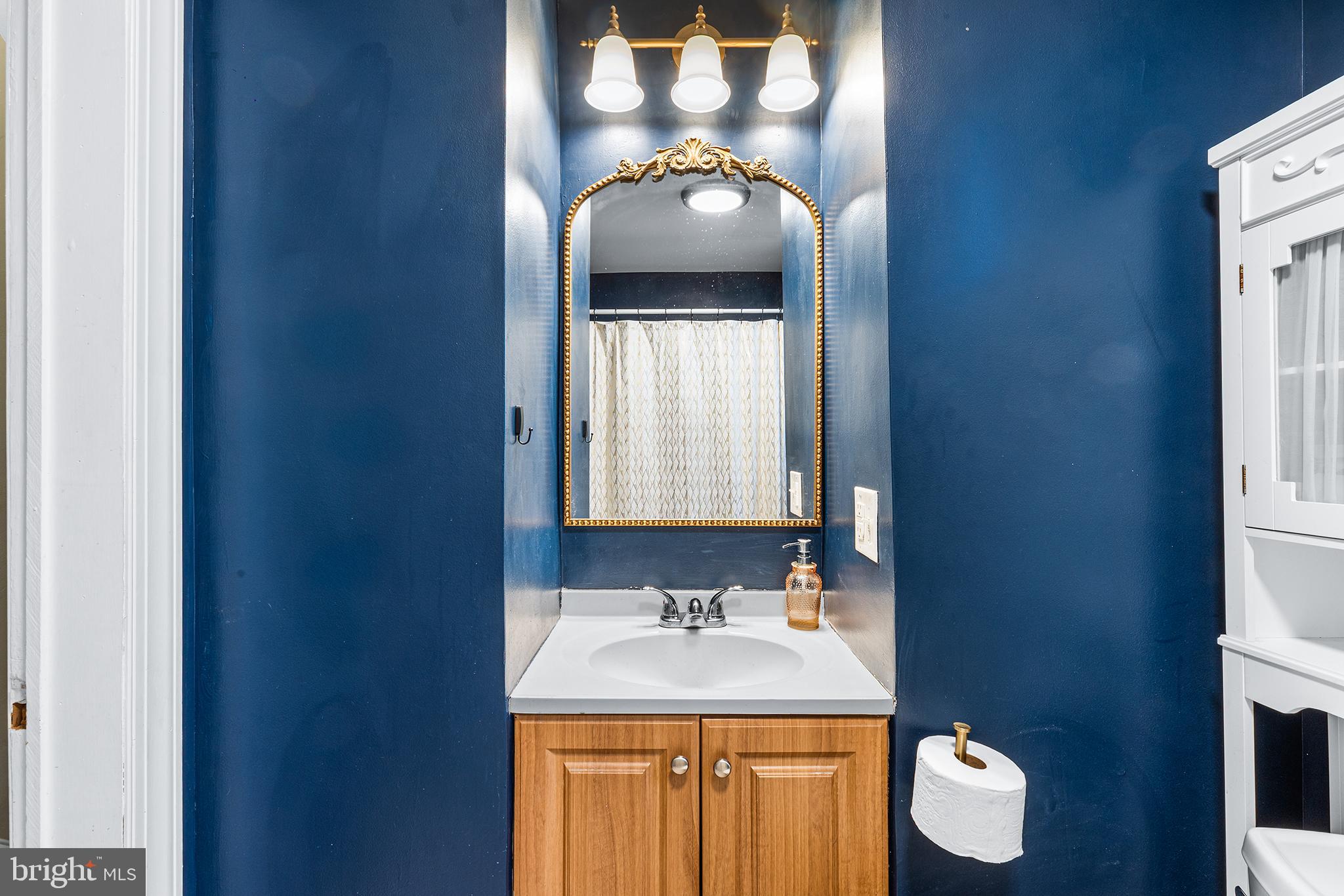 2718 W JEFFERSON STREET