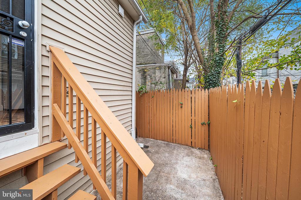 426 N HOLLY STREET
