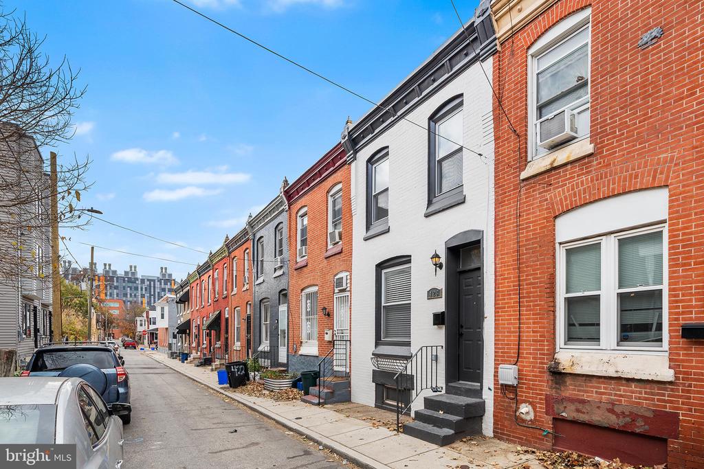 426 N HOLLY STREET