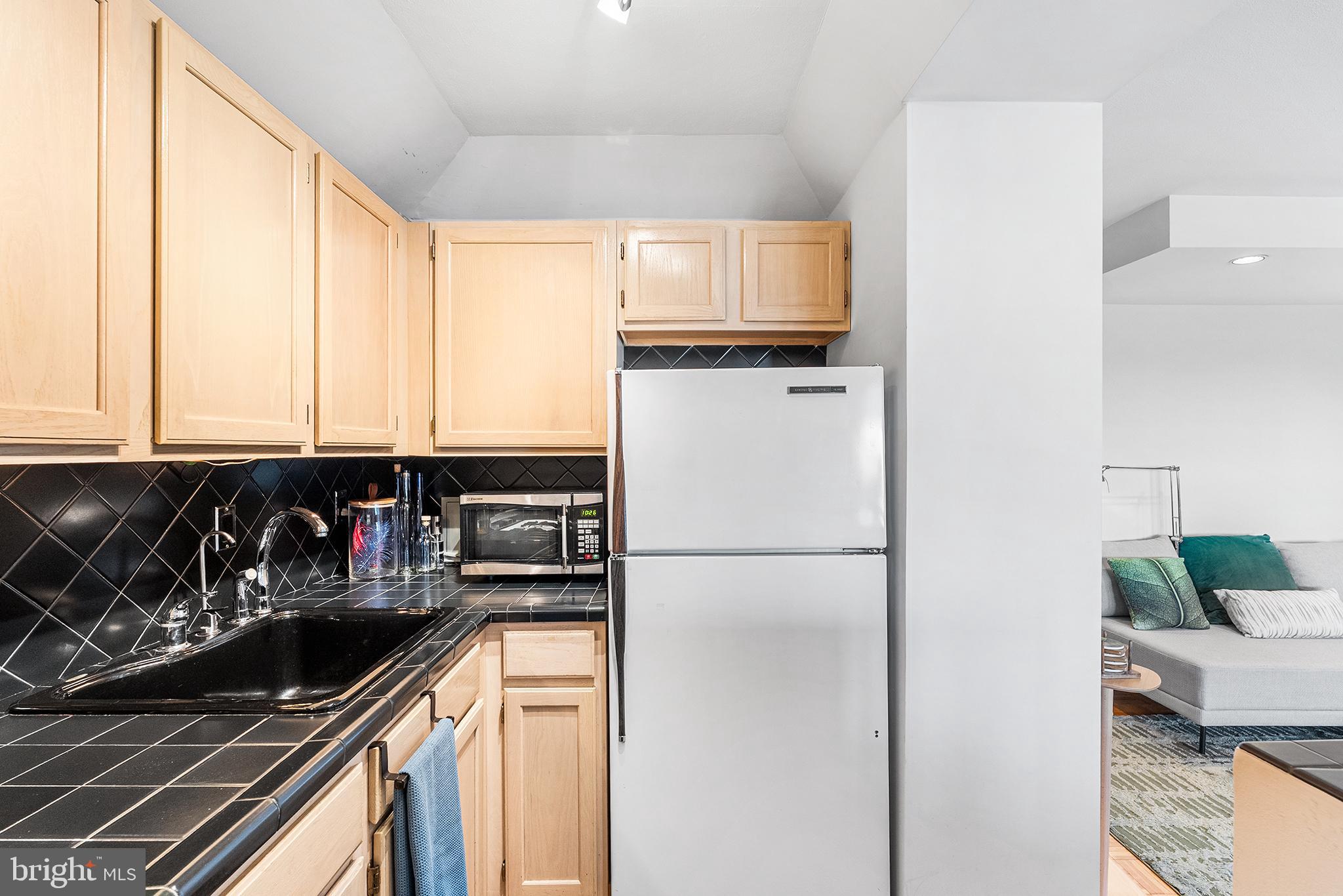 604 S WASHINGTON SQUARE 36 1106