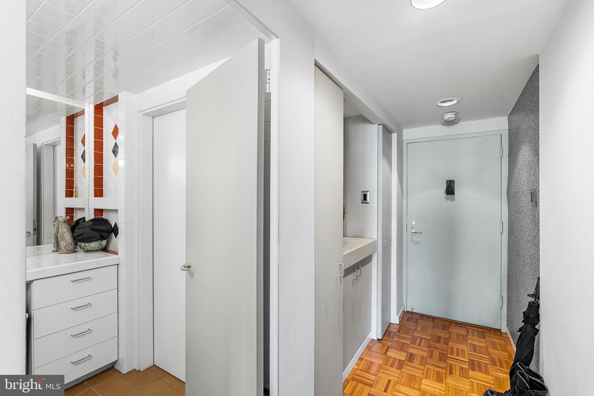 604 S WASHINGTON SQUARE 36 1106