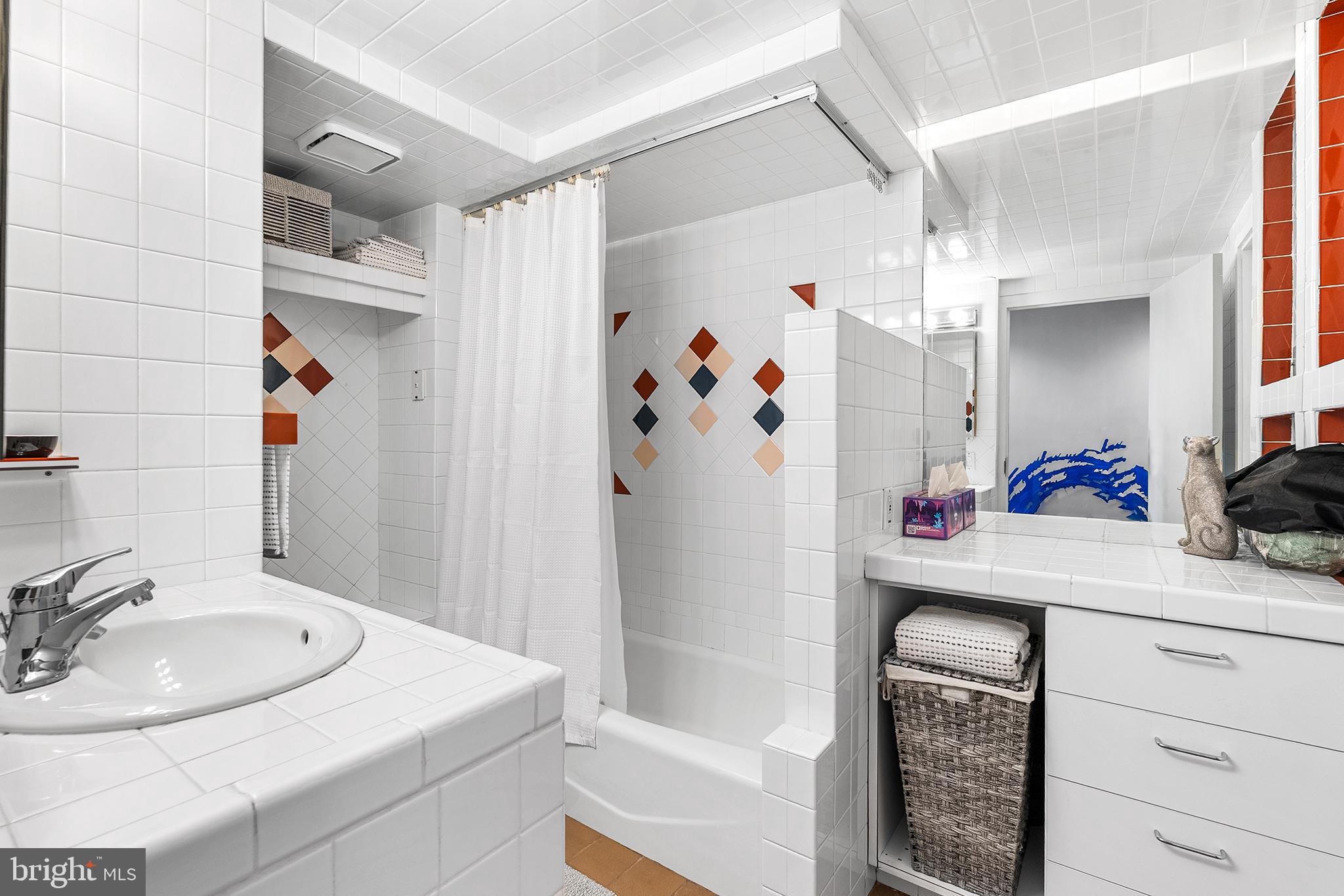 604 S WASHINGTON SQUARE 36 1106