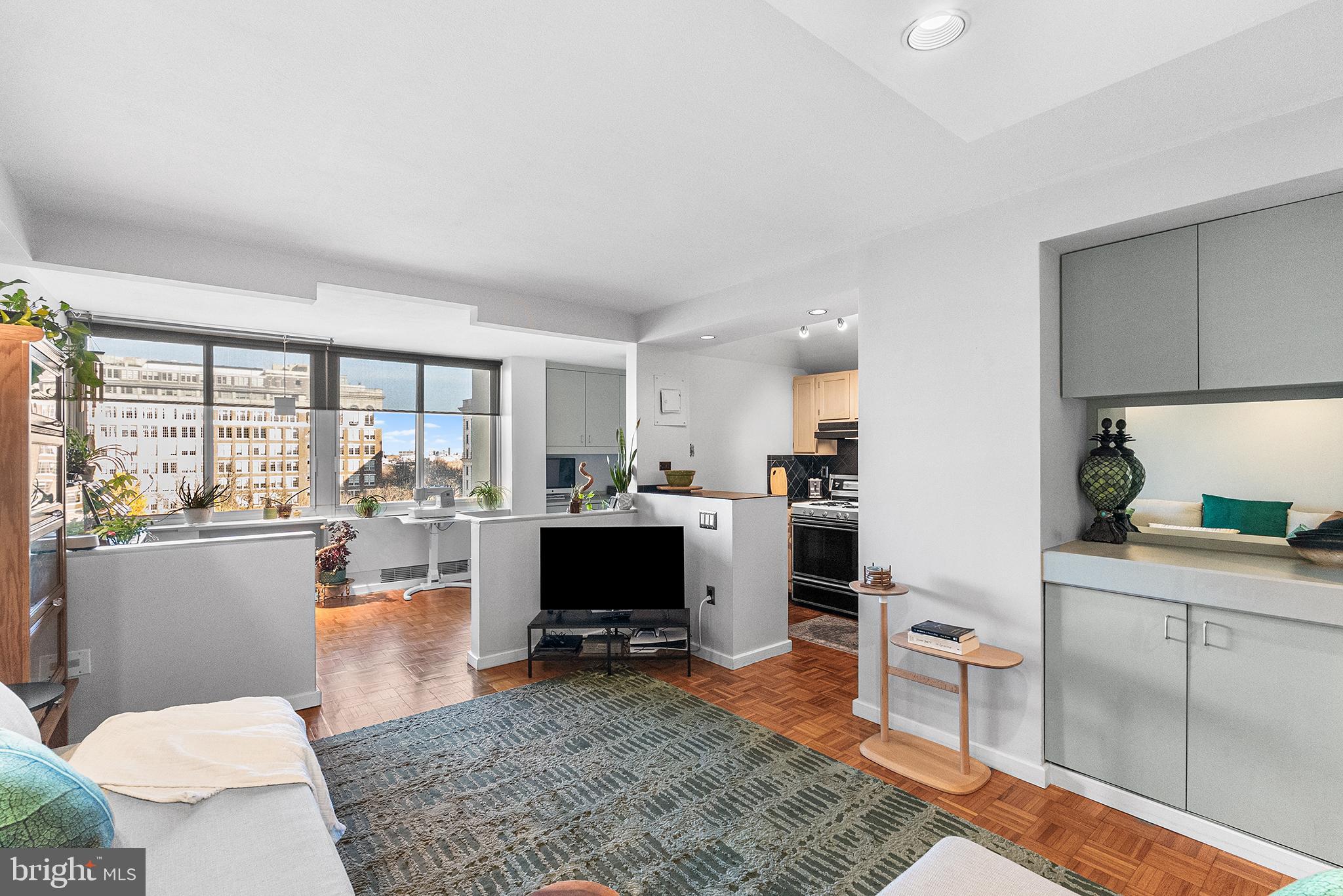 604 S WASHINGTON SQUARE 36 1106