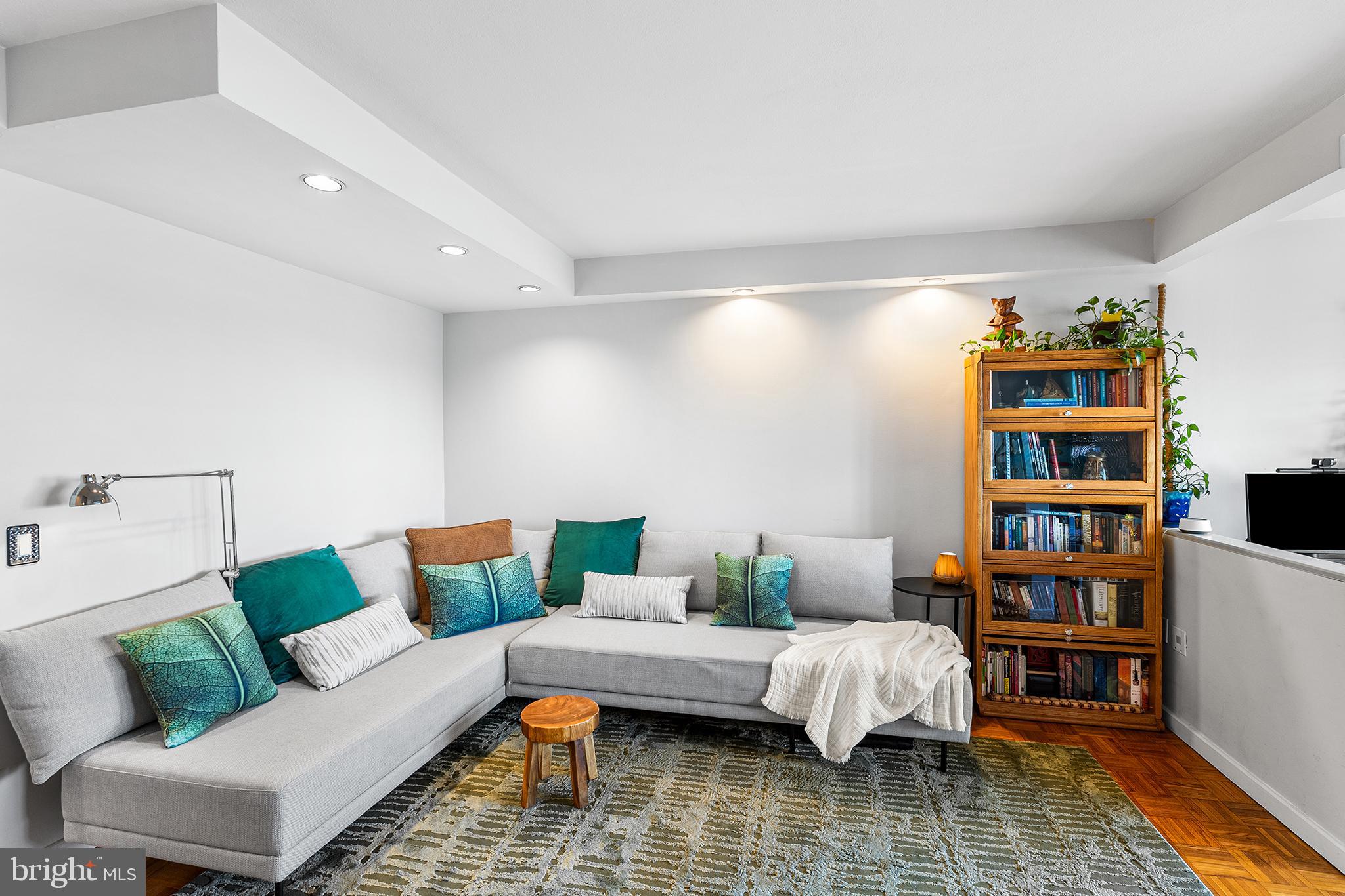 604 S WASHINGTON SQUARE 36 1106