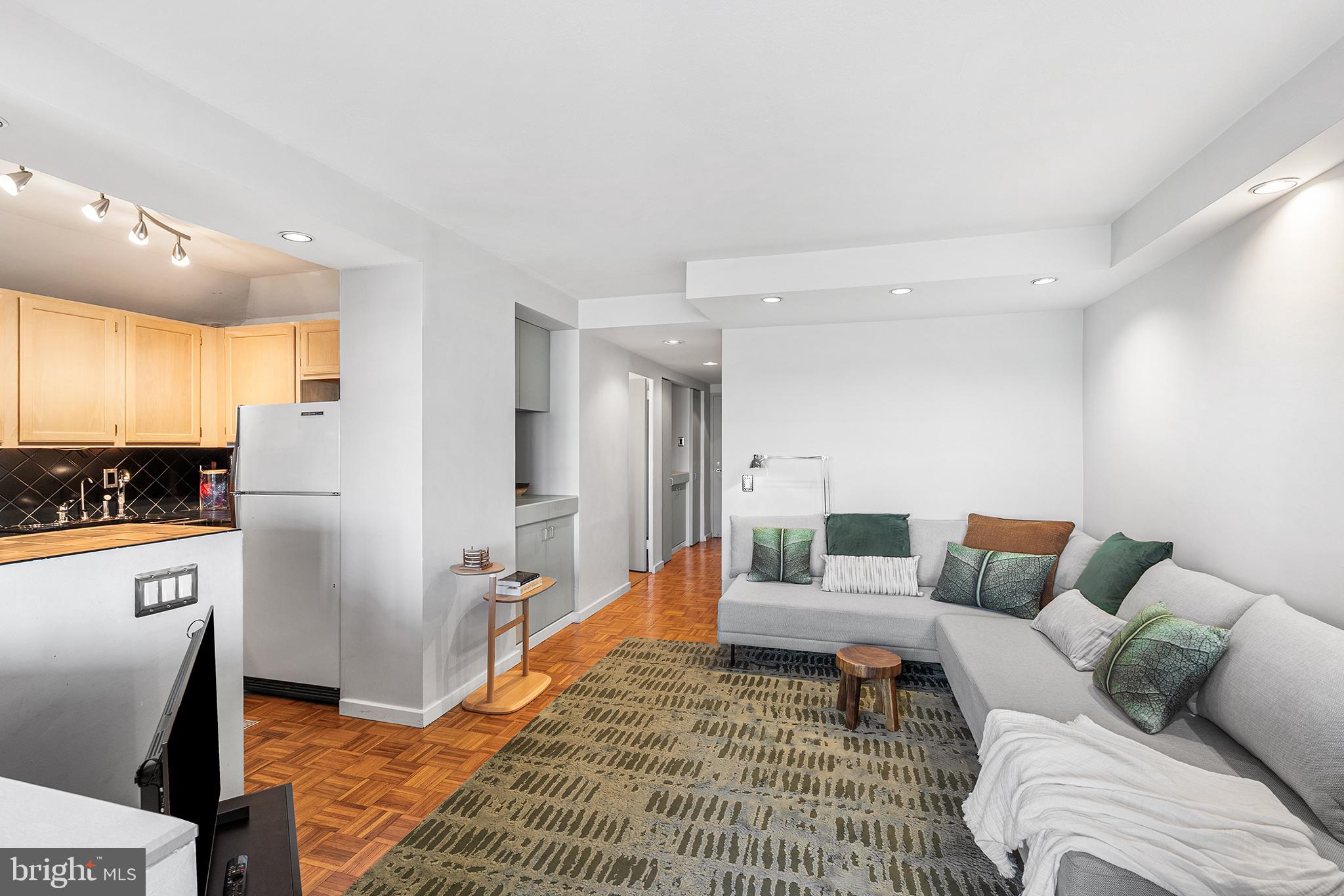 604 S WASHINGTON SQUARE 36 1106