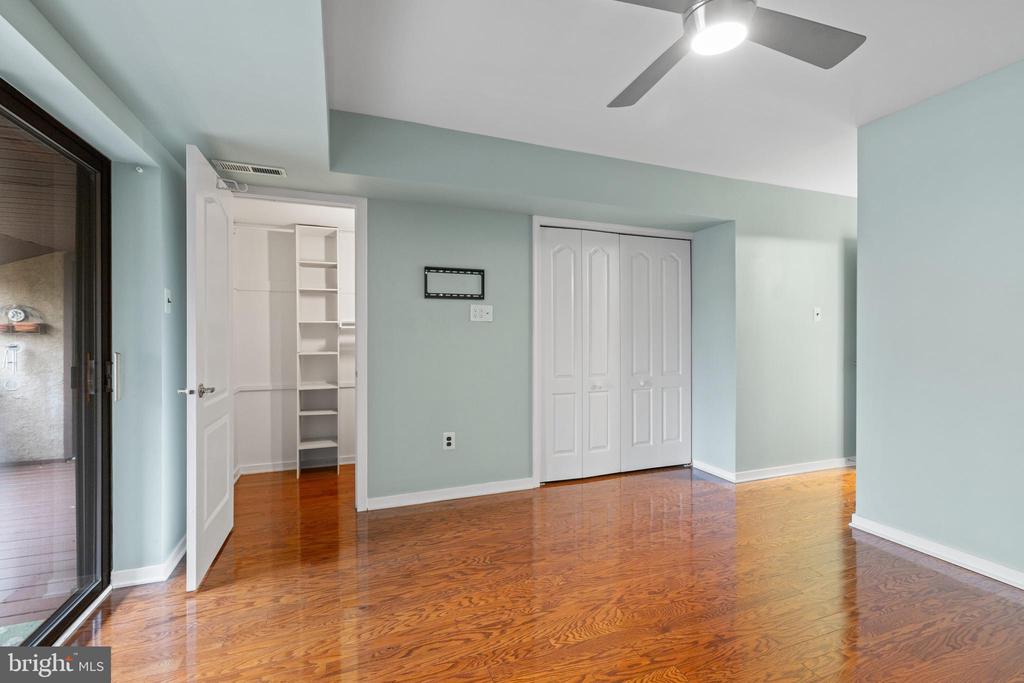 427 SHAWMONT AVENUE 00 C