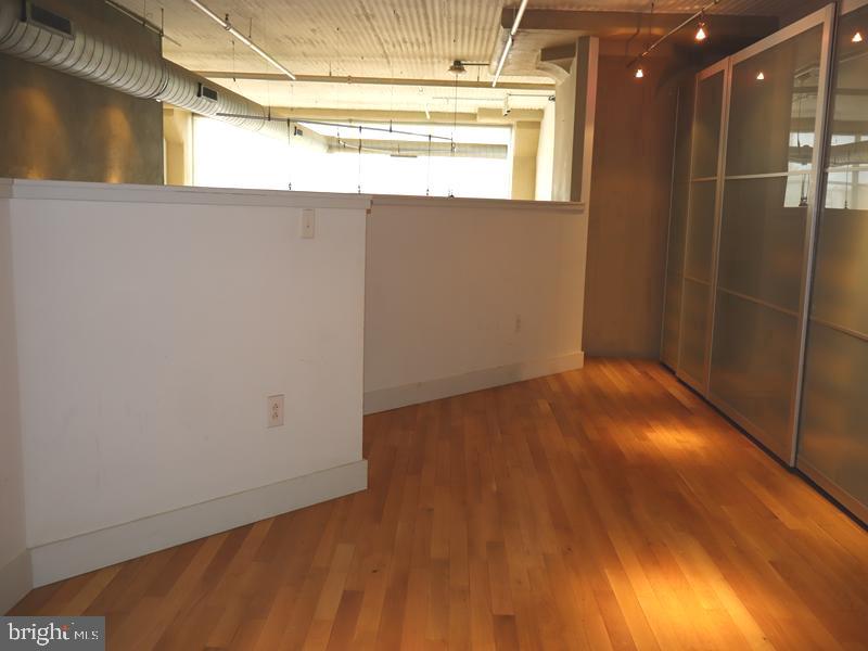 2200 ARCH STREET 28 906