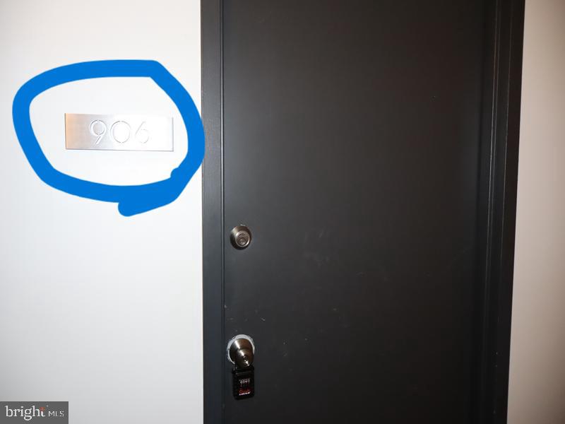 2200 ARCH STREET 28 906