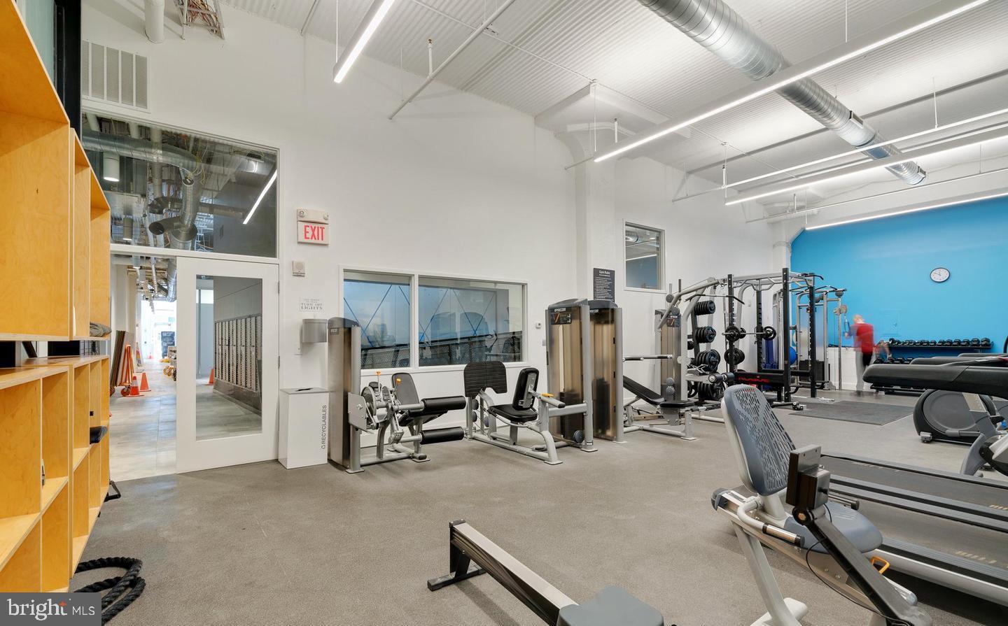 2200 ARCH STREET 28 906