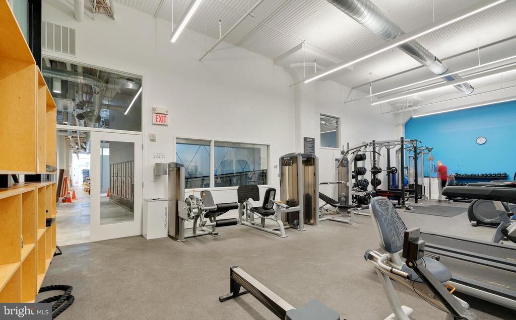2200 ARCH STREET 28 906