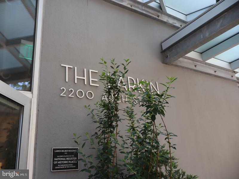 2200 ARCH STREET 28 906