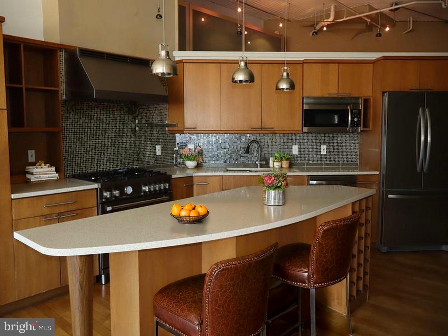 2200 ARCH STREET 28 906