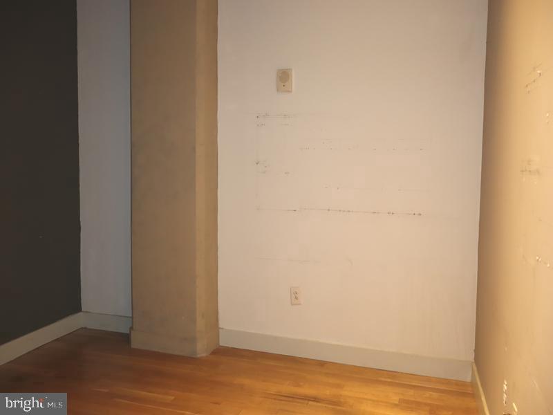 2200 ARCH STREET 28 906