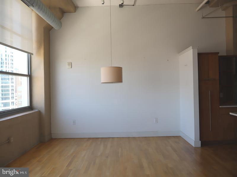 2200 ARCH STREET 28 906