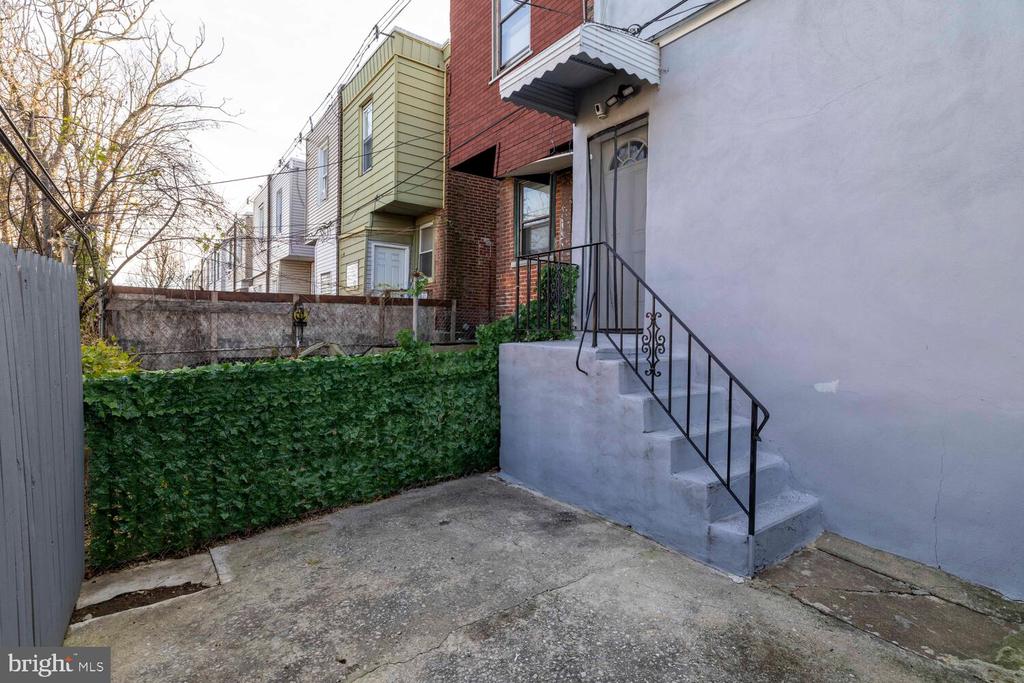 133 E ALBANUS STREET