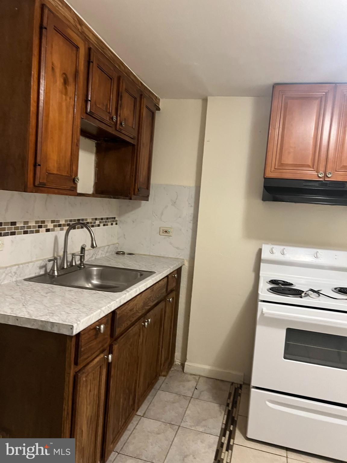 2615 N MASCHER STREET