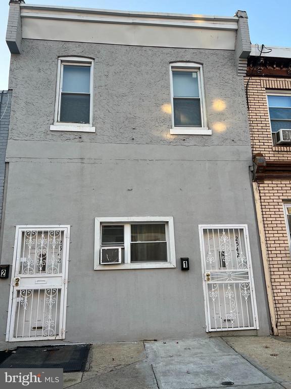 2542 N FRONT STREET