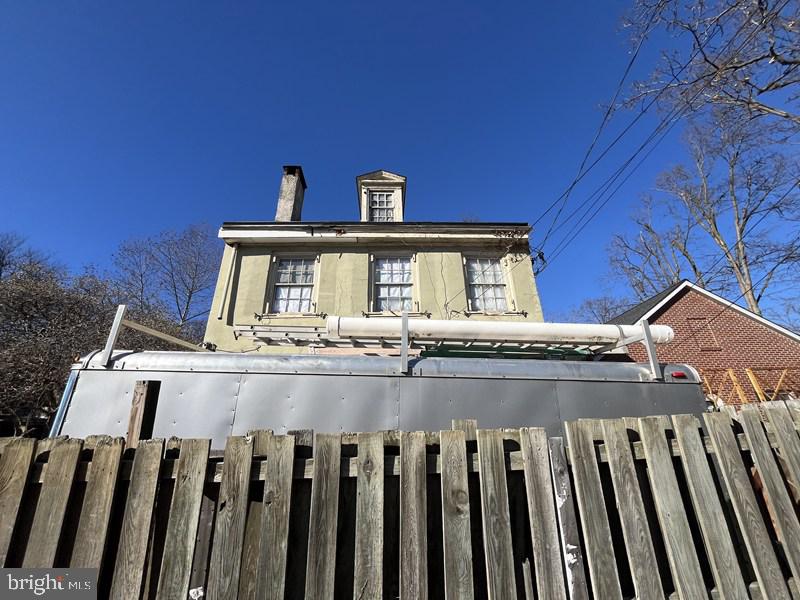 145 W QUEEN LANE