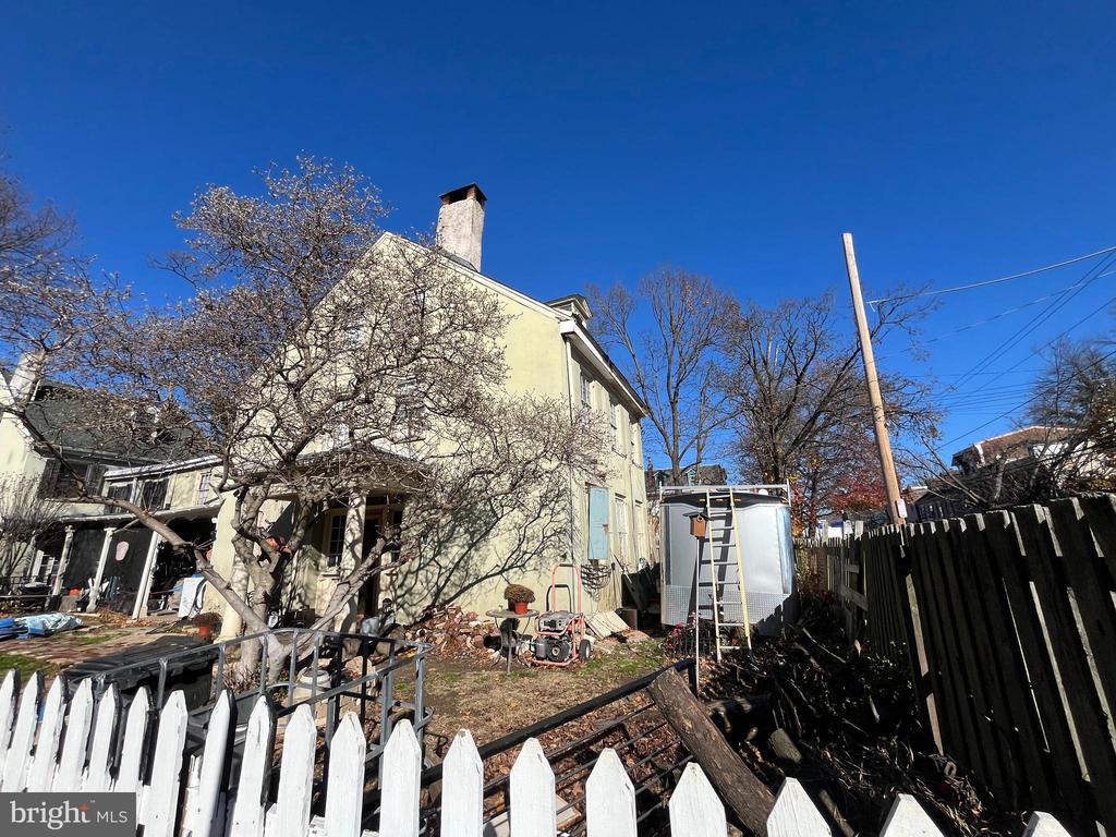 145 W QUEEN LANE