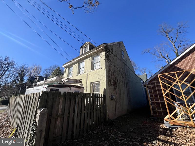 145 W QUEEN LANE