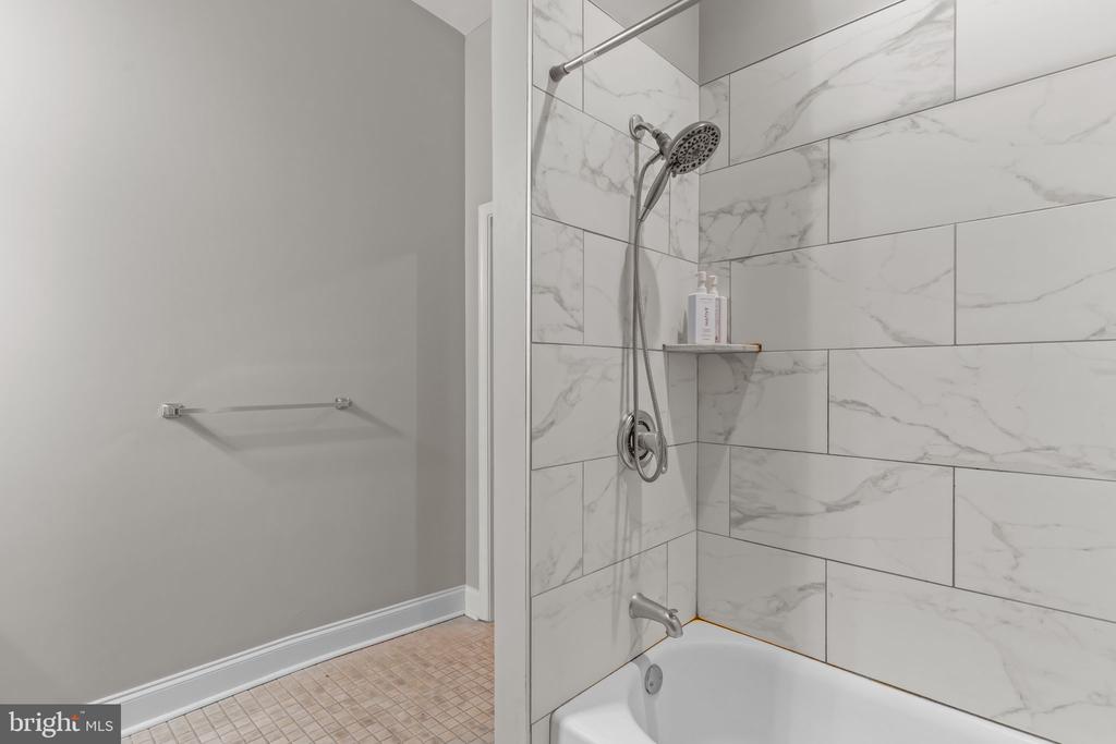 1801 E PASSYUNK AVENUE APT B