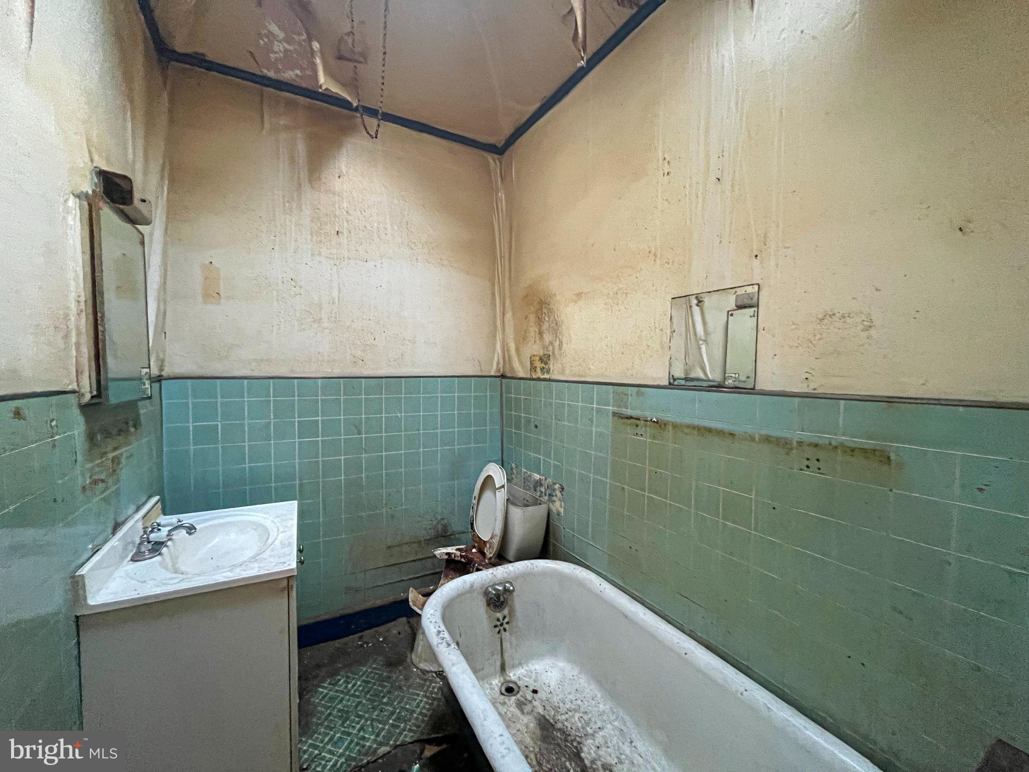 2825 W CLEMENTINE STREET