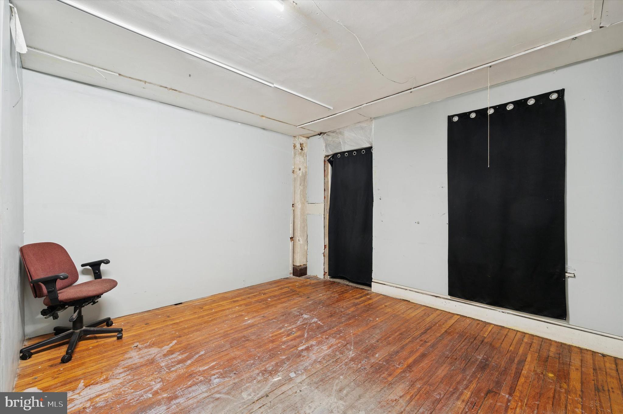 4311 LANCASTER AVENUE